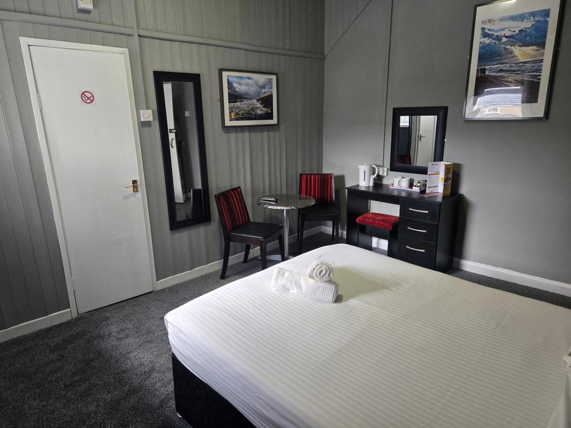 Peek-A-Booze - Budget Hotel - Adults Only Blackpool Extérieur photo