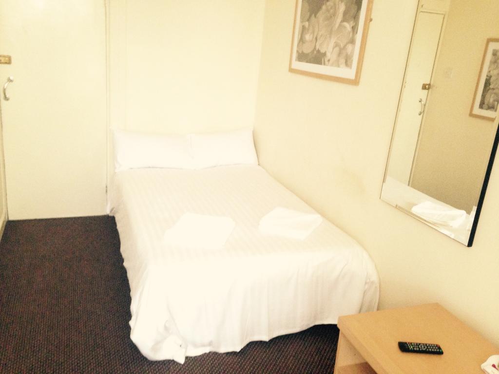 Peek-A-Booze - Budget Hotel - Adults Only Blackpool Chambre photo