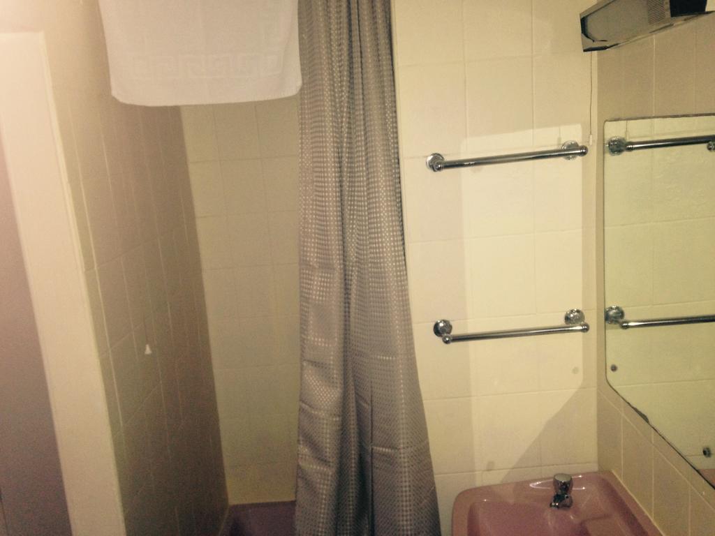Peek-A-Booze - Budget Hotel - Adults Only Blackpool Chambre photo